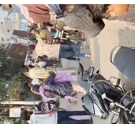 bstvlive's tweet photo. कानपुर_: मामूली विवाद में युवक को जमकर पीटा
➡बाइक सवारों ने युवक को गिराकर पीटा
➡राहगीरों ने हस्तक्षेप कर पिटाई से बचाया
➡युवक की सूचना पर मौके पर पहुंची पुलिस
➡बर्रा थानाक्षेत्र के दामोदर नगर का मामला
#Kanpur #Assault #BikeAttack @kanpurnagarpol https://t.co/XrfquwHUn6