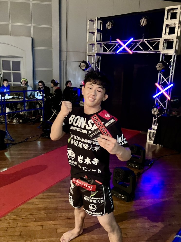 ネオブラ優勝しました
応援していただいているスポンサー様、ジムでご指導いただいた先生方や練習仲間はもちろん、スポーツ栄養学・心理学などいろいろなアドバイスや宣伝活動をしていただいた大学の教授、応援の声かけやメッセージをくれた全ての方皆様に感謝します。
ありがとうございました。