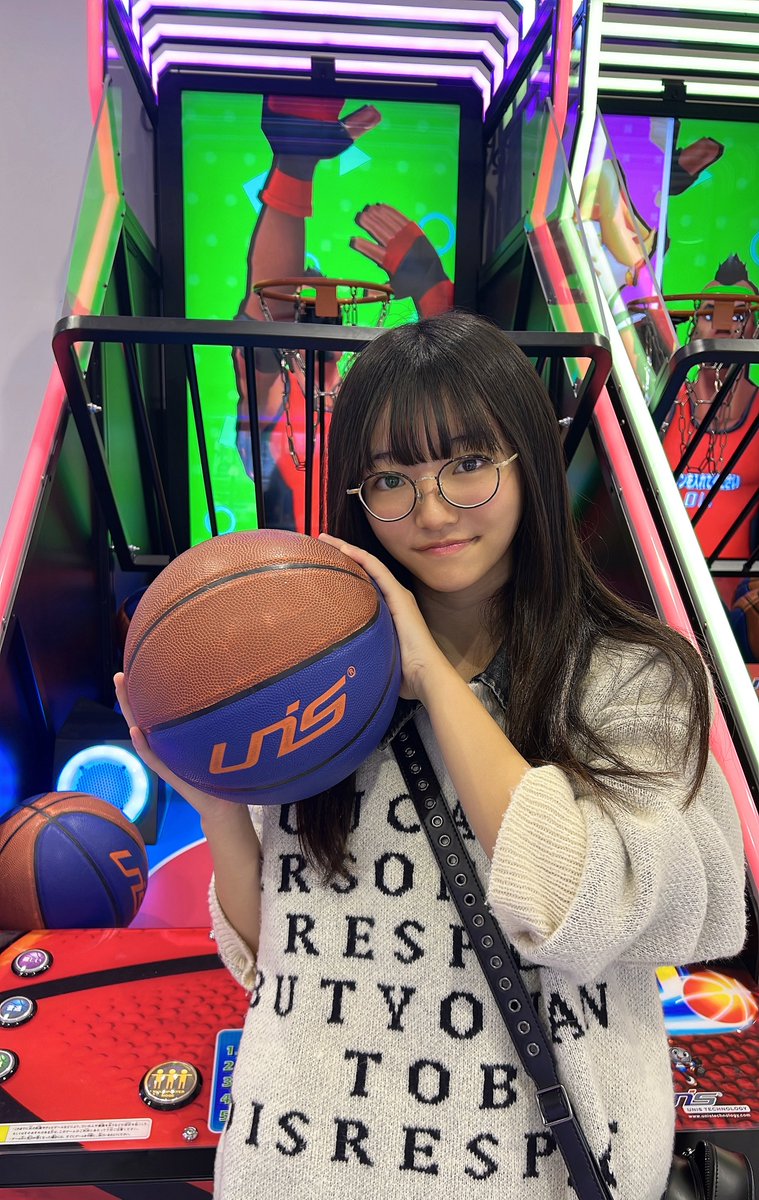 hikarin_amano's tweet image. こんばんは🌛
今日はリフレッシュのために、家族とゲームセンターに行ってきたよ✌️

バスケのゲームもクレーンゲームもちょっぴり下手っぴだったけど、とっても楽しかった🏀♡

みんなのおすすめのリフレッシュの方法知りたいなぁ〜！☺️