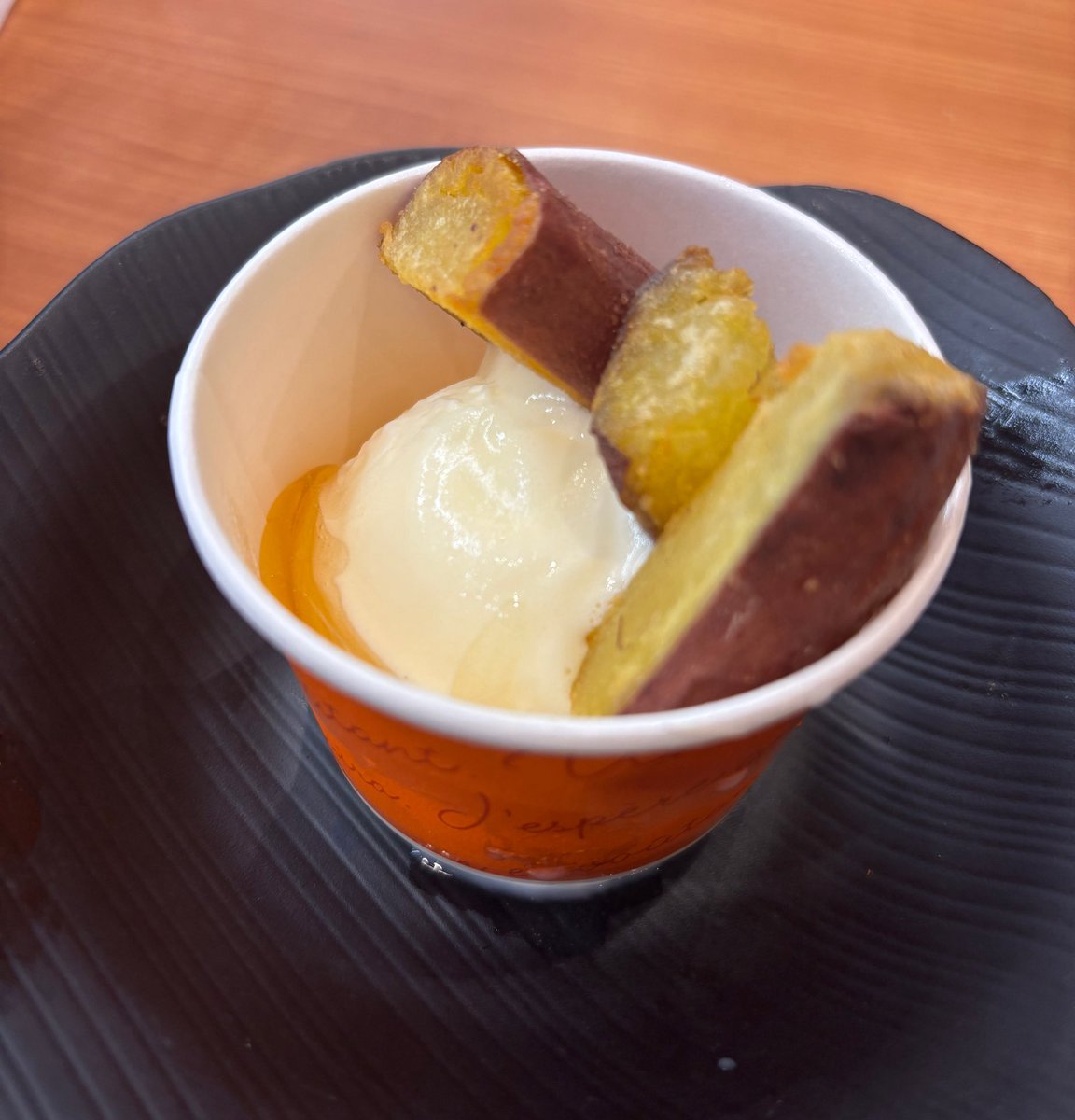 くらといえばとうもろこしのかき揚げ！
これを絶対に食べたいから序盤におすし頼みすぎないなど調整するし、いけると思ったら2皿頼んだりする🌽
おいもアイスもおいしかった〜