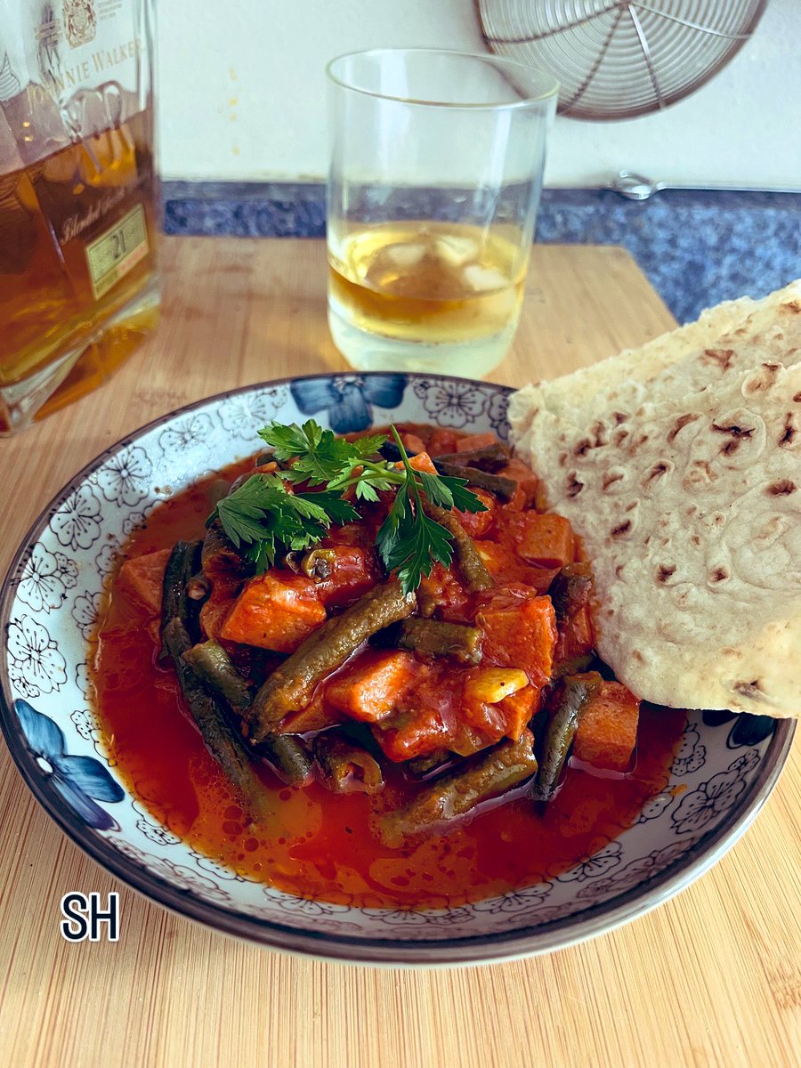 Agent99c's tweet image. Corned beef green beans in tomato sauce #eatwell #foodpics #foodie #foryou #yum #food #foodlover #cornedbeef #beef #greenbeans