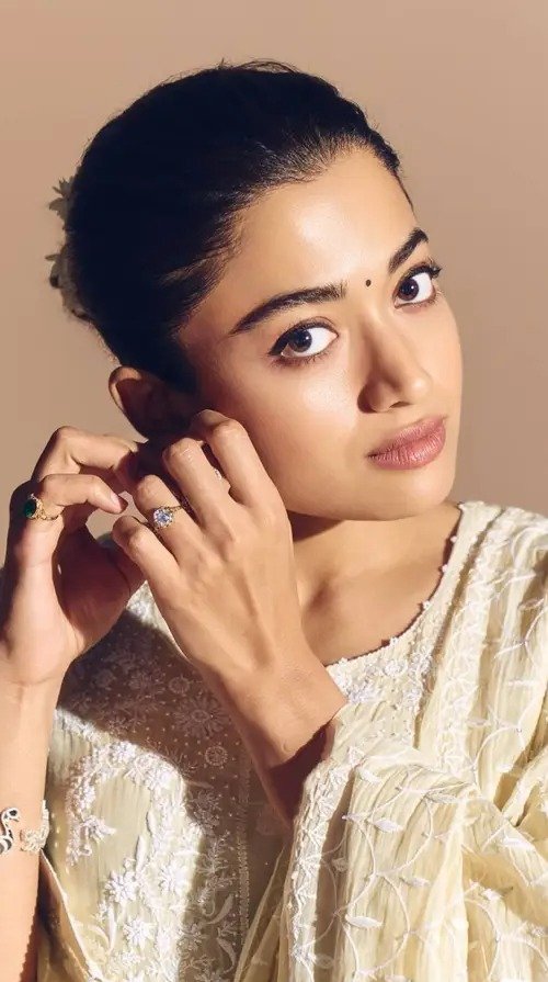 Me : Ipo nee poithan aganuma?

GF : Avane Ipothanda ennai koopudran... Epdi mudiyadhunu solla mudiyum 

Me : naan thaniya than irukanum ah?

GF : Neeyum vaa ticket avana poda solren

Me : threesome?

GF : haan aasaiya paaru... Avankooda irukum podhu unake cage than 😜

Me : pae😣