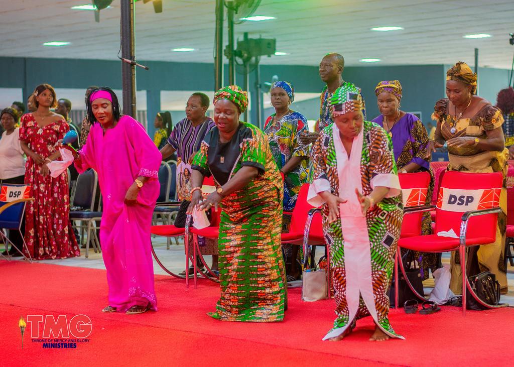 TMGministry15's tweet photo. Feet Dancing And Hands clapping; All Of Our Praises To God for his Goodness And Mercies.
ππΎ π
Stay Connected To The Sunday Live Service π₯
#TMGMINISTRIES #Tmg #prophetomoghene #ACTIVEGRACE #jesus #dancelikedavid #praise #Jesus #warri #delta #nigeria #healing #deliverance https://t.co/I0ihLZ4gcw