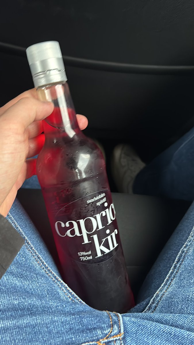 capricekirsväktare tweet media