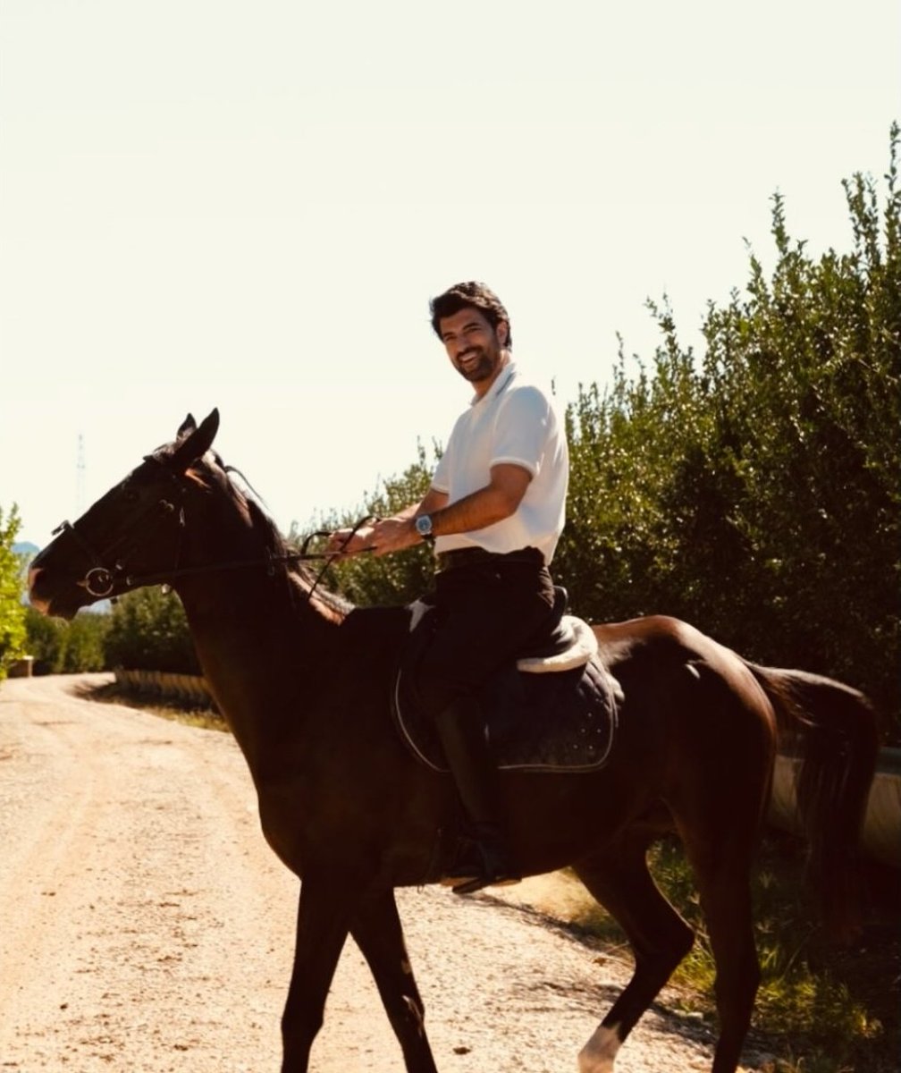 artofxeternal's tweet photo. At aşkımız diyince #NevEr 🤎
Çok güzelsinizz be 🥹🫶🏻

#EnginAkyürek • #BereketliTopraklar • #GülsimAli https://t.co/twLsLdtf2N