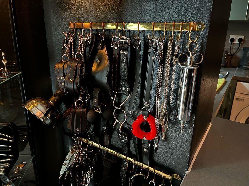 Need a private space for your BDSM sessions, events, or workshops? Maida Vale Dungeon Suite offers luxury, privacy, and all the gear you need. Fully equipped 2-bedroom suite in Central London. Reserve now: buff.ly/UW2MnAJ #DungeonHire
