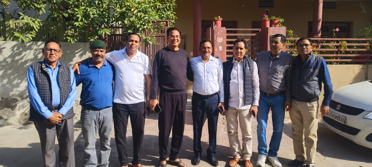 प्रांतीय बलाई महासभा मुरलीपुरा में साथियों के साथ सामाजिक संवाद किया. सभी ने वेलफेयर सोसाइटी चुनाव में पूर्ण समर्थन दिया और आगामी रणनीति पर चर्चा की......
#samajiksanvadyatra 
#CredentTv 
#सामाजिकसंवादयात्रा 
#AjakTeam 
#satyaveersingh