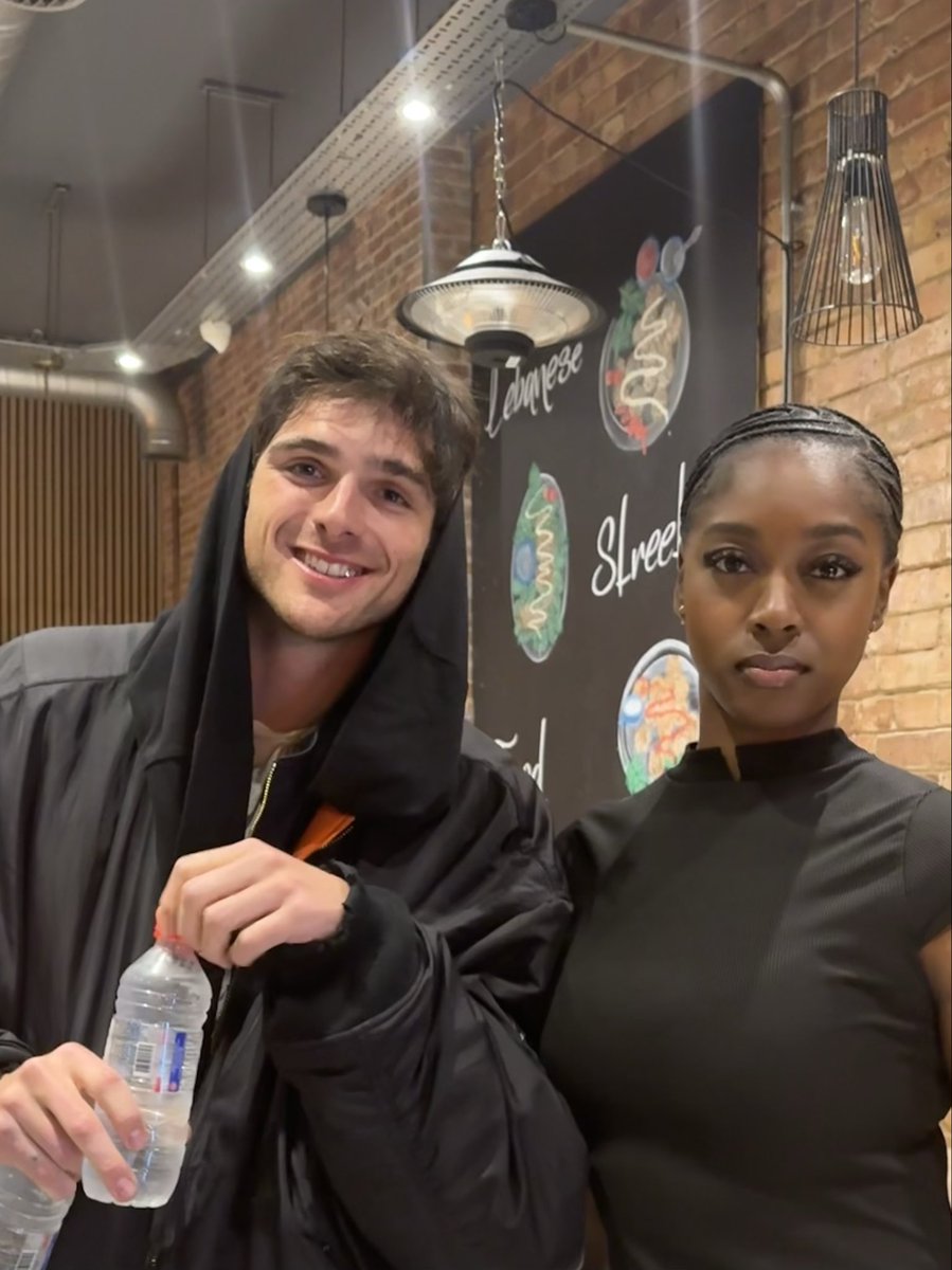 000adora's tweet photo. great day to have this pic with jacob elordi #YouDont https://t.co/PzvHThzPaf