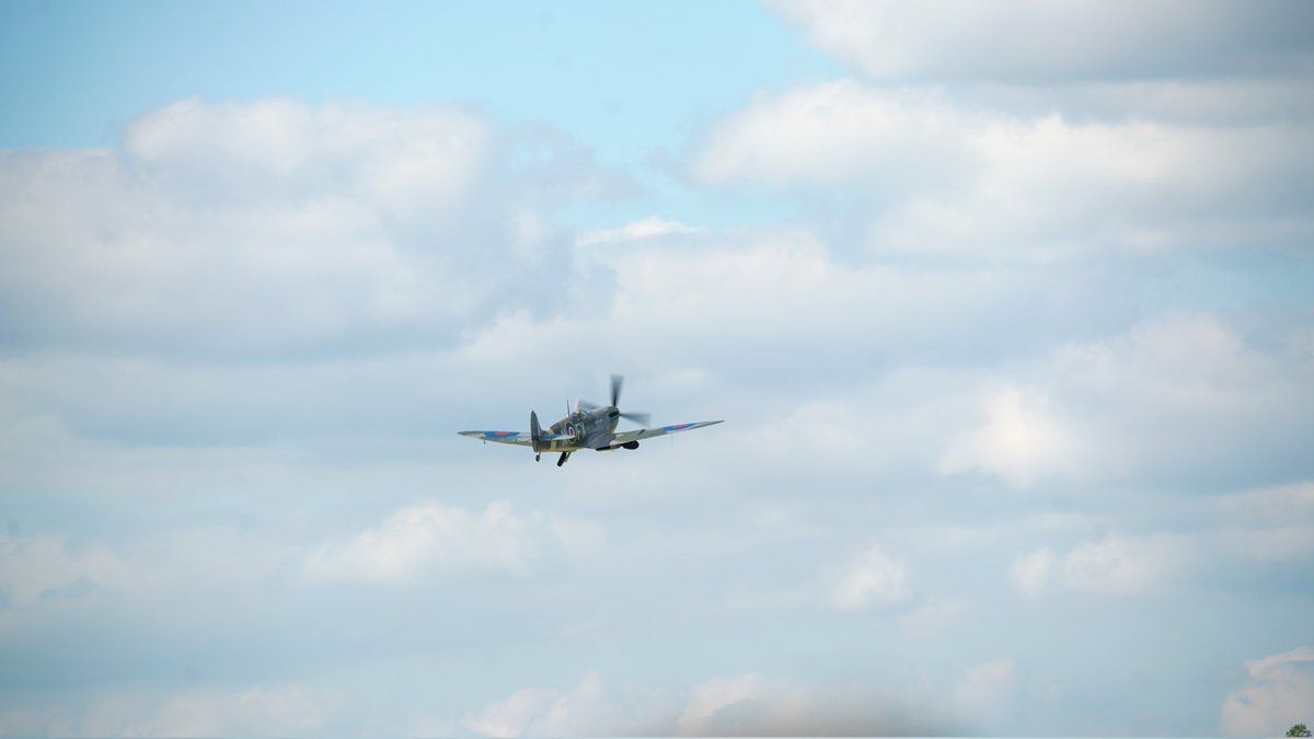 thesatnav89's tweet photo. On this day Least we forget supermarine spitfire climbs out of Sywell to form up prior to displaying at Sywell 2024 airshow 23/06/24 #Sywell2024 #spitfireSunday #Rememberancesunday https://t.co/5rQ03I8CtJ