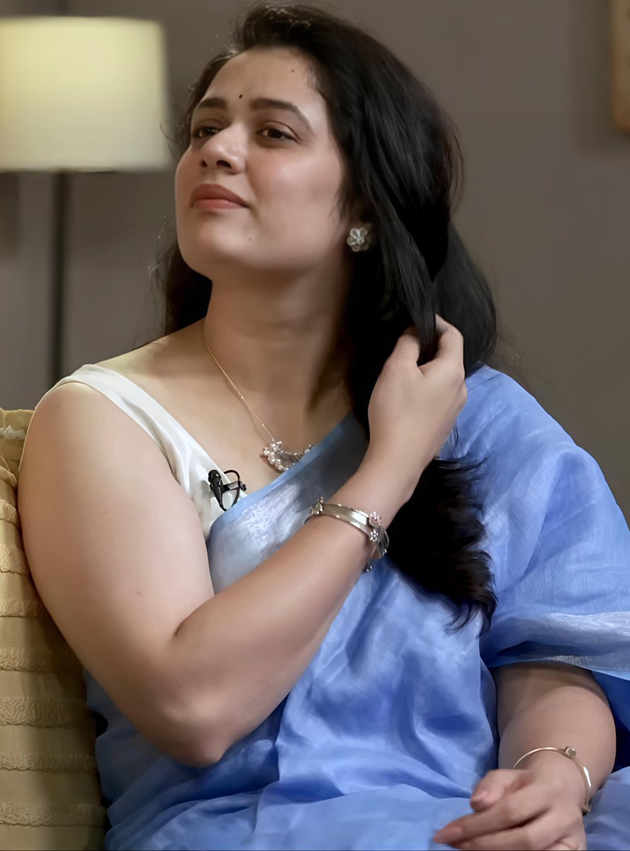 FilmyReporter_'s tweet photo. Why is she trending, honest reply !! https://t.co/MYtMbLNYV6