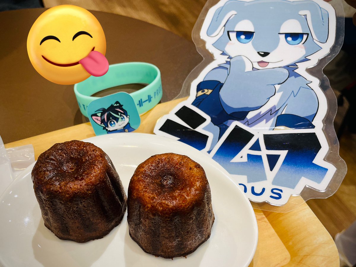 ネムスとふたりでカヌレたべた！んまい😋