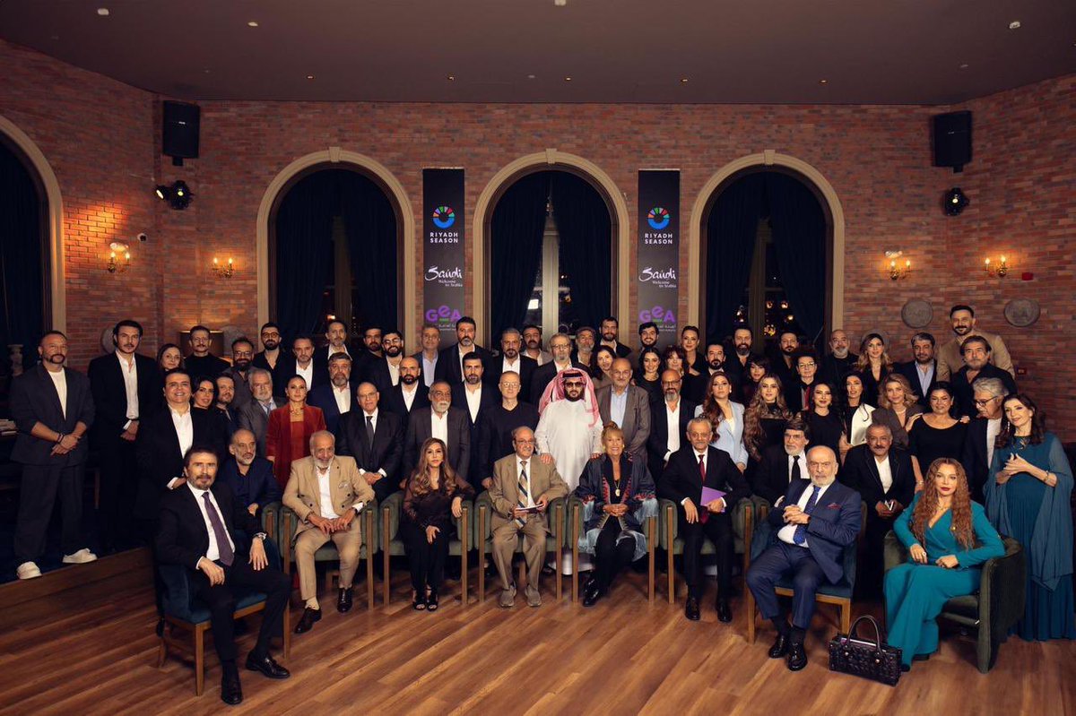 صورة تجمع عمالقة الفن السوري 🇸🇾 في موسم الرياض  كل الشكر لمعالي المستشار تركي آل الشيخ على هالجمعة الفخمة 🇸🇦🇸🇾
#موسم_الرياض