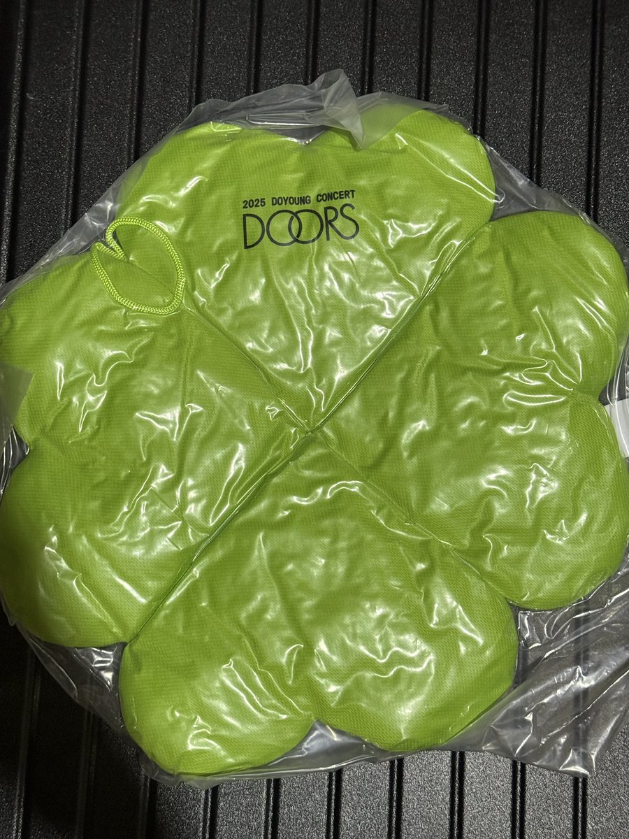 seoyeajoan_bns's tweet image. ic wts lfb ph

DOYOUNG 2025 CONCERT DOORS / YOURS CLOVER LEAF SEAT CUSHION
- onhand
- sealed
- prio taking both
- rfs: extras

dm or reply if inch + budget

t: nct encore 도영