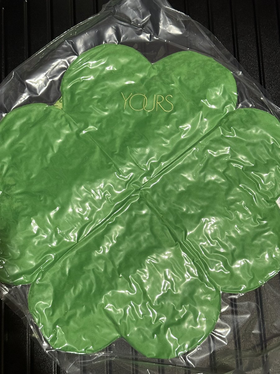 seoyeajoan_bns's tweet image. ic wts lfb ph

DOYOUNG 2025 CONCERT DOORS / YOURS CLOVER LEAF SEAT CUSHION
- onhand
- sealed
- prio taking both
- rfs: extras

dm or reply if inch + budget

t: nct encore 도영