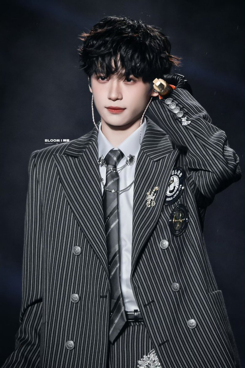 02ziyu's tweet photo. i already know this is going to be my top picture of tonight omg 

cr: B_loom | 梓渝 

ZIYU 11TH MUSIC FEST
#ZiYuBigEyeMF https://t.co/Kx701PHlvh