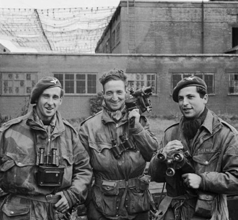 PinewoodStudios's tweet photo. Remembering all servicemen and women, particularly members of the Army Film and Photography Unit (AFPU) and RAF photographic units who were based at #PinewoodStudios during the Second World War #RemembranceSunday https://t.co/ZQ71T43jhZ