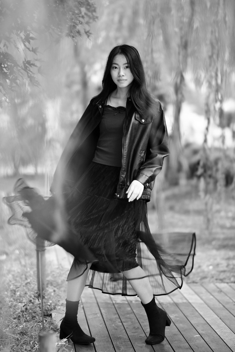 Tsuchiyakatsu's tweet image. モノクロモード・・・赤フィルター 85ｍｍF1.2DS 1/100　ｆ1.2
＃canon
#eos