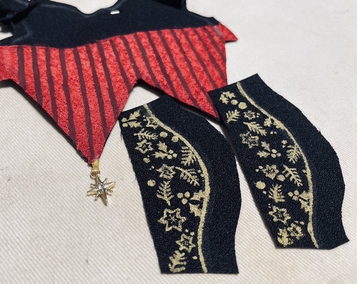 🐈‍⬛🎄の🦋くんの衣装模様描き終わった〜
間に合うかな…？
#あくねこ手芸部 
#aknk手芸部