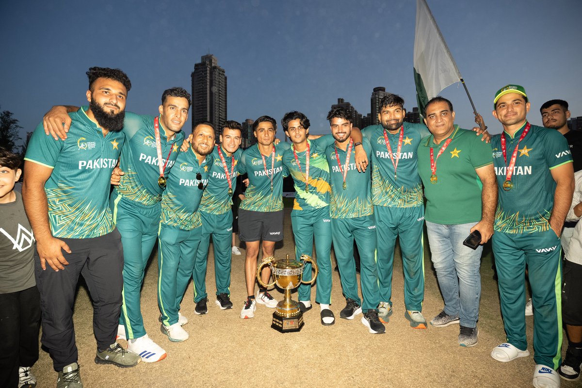 TheRealPCB's tweet photo. All smiles for the boys 🇵🇰🤩

Pakistan are winners of the Hong Kong Sixes 2025! 🏆 https://t.co/1iGw64ZVNE