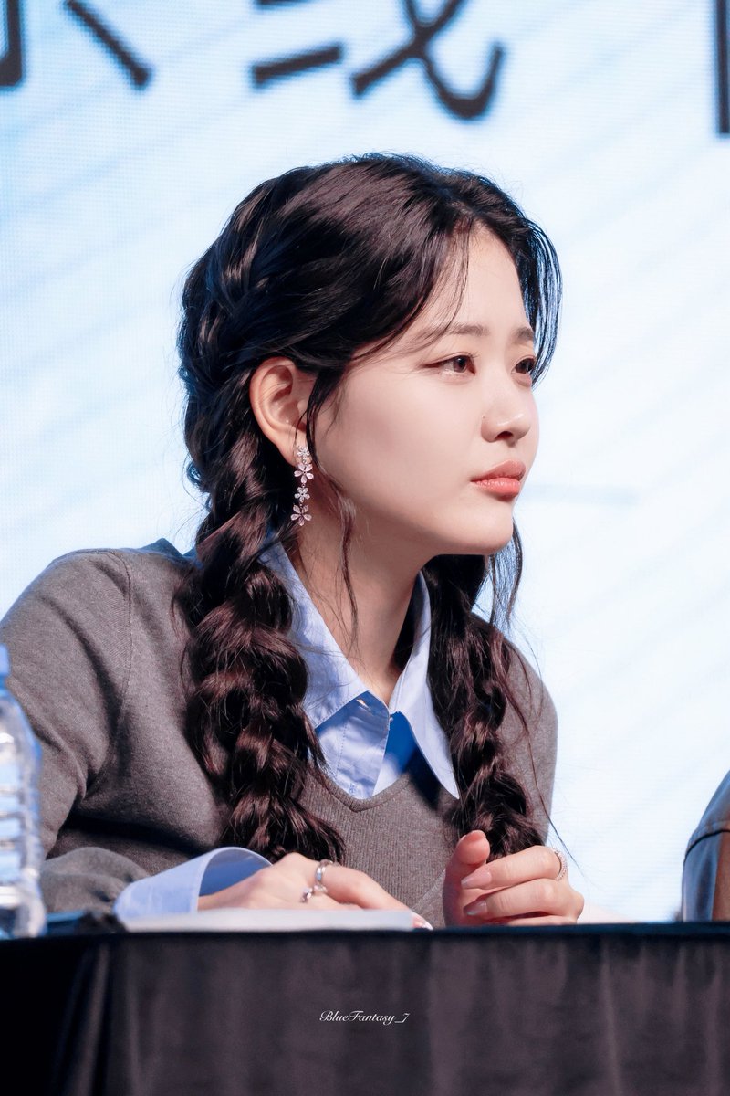 BlueFantasy_7's tweet photo. 251019 BeiJing

불쌍한 눈빛으로 당신을 바라보다니…

#ChungSubin #정수빈 https://t.co/cjDMfc1pC5