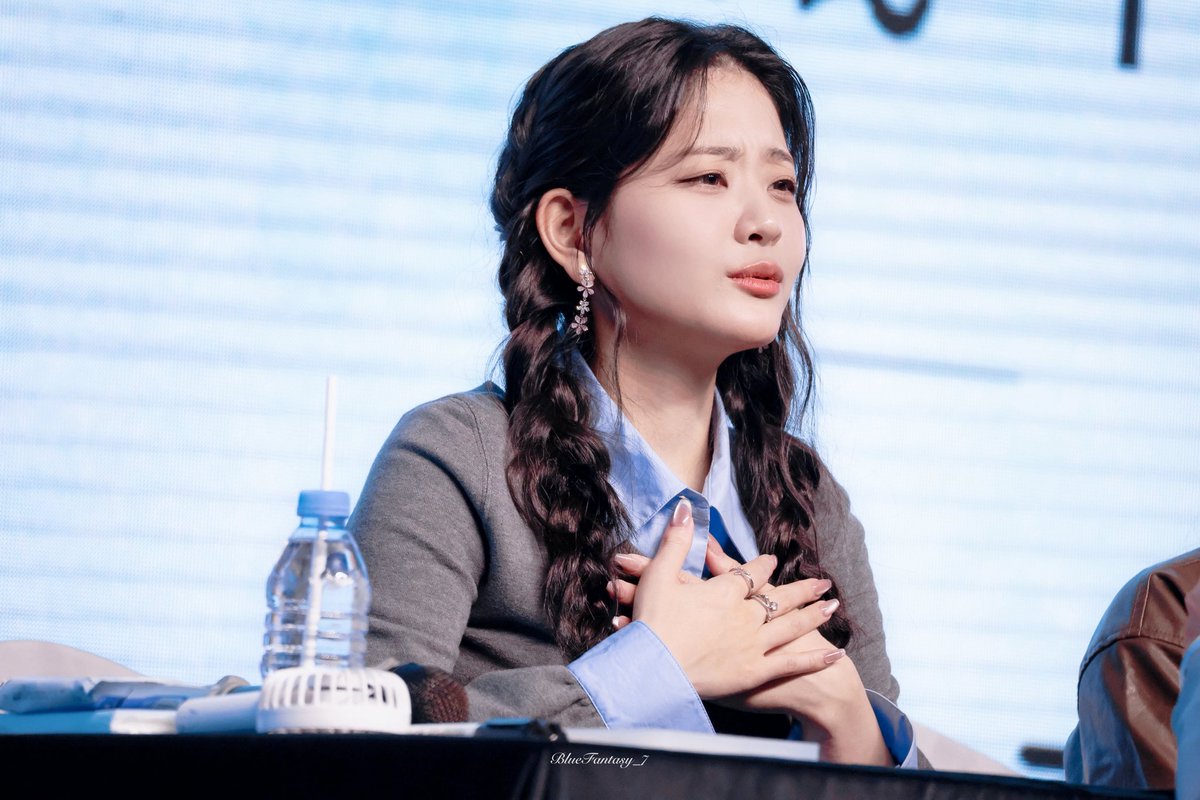 BlueFantasy_7's tweet photo. 251019 BeiJing

불쌍한 눈빛으로 당신을 바라보다니…

#ChungSubin #정수빈 https://t.co/cjDMfc1pC5