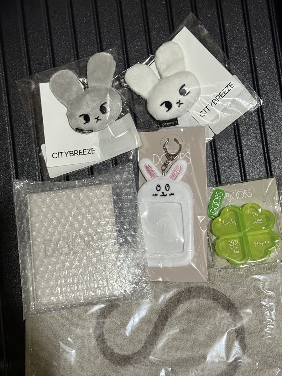 seoyeajoan_bns's tweet image. wts lfb ph

NCT DOYOUNG MERCH
• citybreeze bunny keyring - 2600php ea
• doors japan md
- mirror - 1150php
- keyring pc holder - 1250php
- pill case - 700php
- towel - 1200 php

&amp;gt; onhand
&amp;gt; rfs: extras
&amp;gt; prio payo