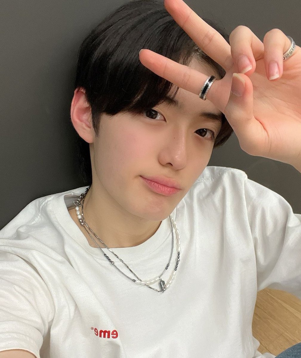 eleivst's tweet image. they dont know it yet but they’re bestfriends