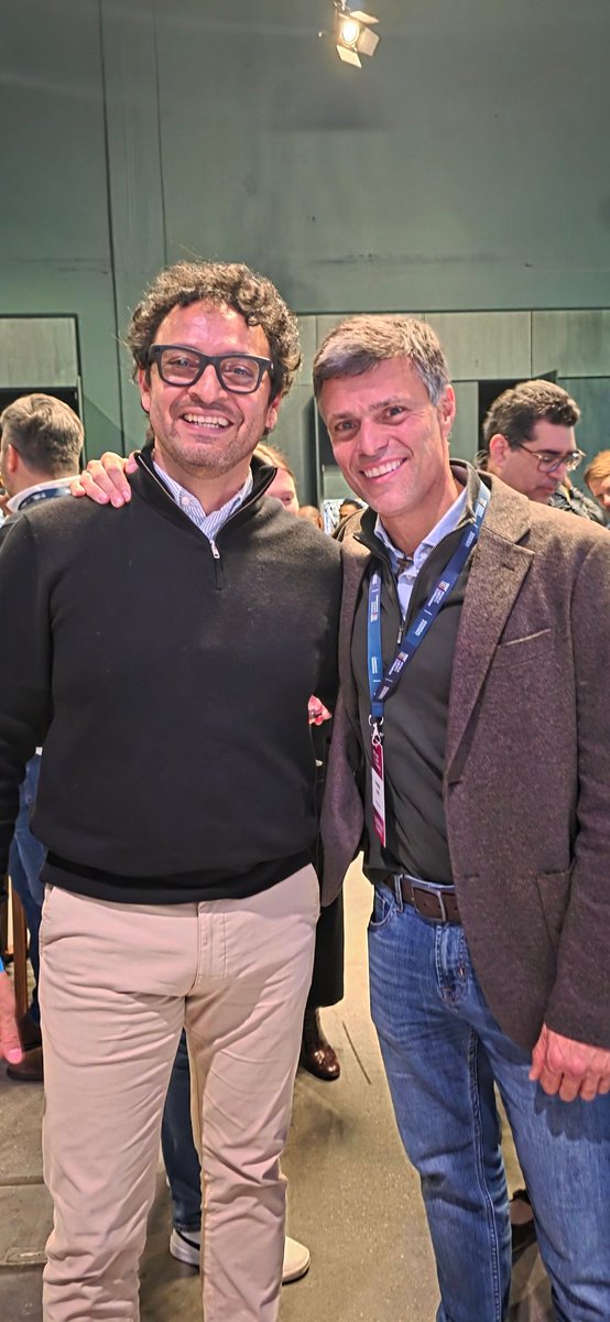 Compartiendo la lucha por la #Libertad y la #democracia con <a href="/LeopoldoLopezG/">Leopoldo López Gil</a> líder de la oposición de #Venezuela <a href="/WLCongress/">WORLD LIBERTY CONGRESS</a>