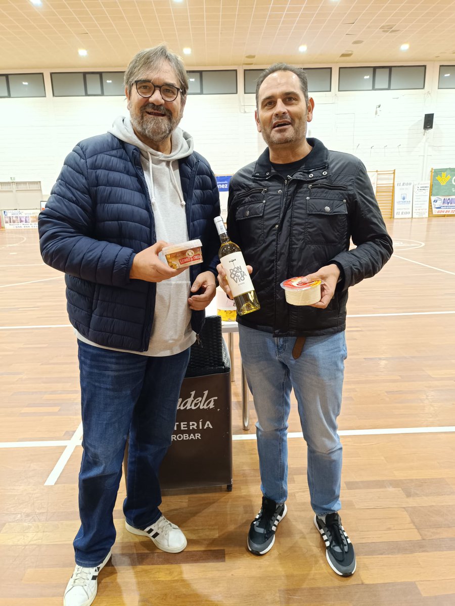 📰|TERCERA FEB|📰
|PATROCINADORES|   
Ayer no pudimos sumar una victoria, pero tuvimos ganadores en la grada con los sorteos de los productos de nuestros colaboradores. 
Enhorabuena!!!
<a href="/vinosdonoctavio/">Don Octavio</a> 
<a href="/elventero_es/">El Ventero</a> 
@arcosyarmiñana