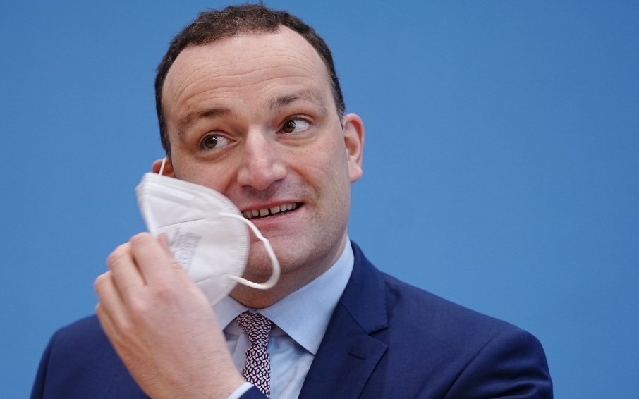 Wann kommt er endlich vor's Gericht? Wann werden seine Maskendeals, endlich aufgeklärt? Warum ist er noch im Amt? 
Solange diese Fragen nicht geklärt sind, gibt es für mich keine CDU.