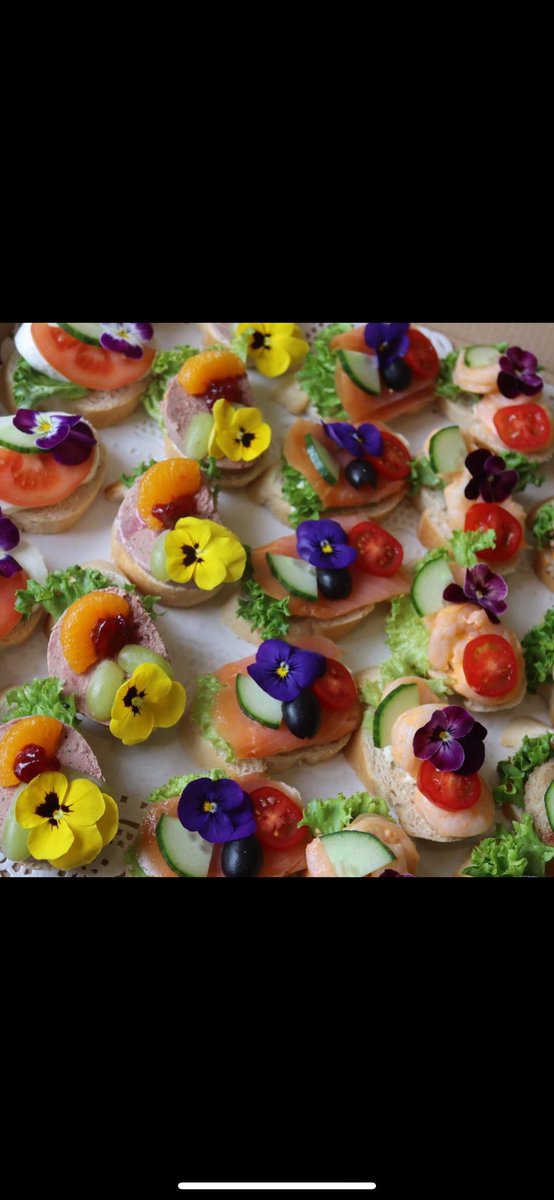 Ziguri_'s tweet photo. 🥂 ZIGURI CANAPÉS – kleine Happen, großer Genuss! ✨
Perfekt für Feiern, Meetings oder besondere Anlässe 💛
🍴 1 Box – 25 Stück – nur € 33,-
(ab 1. Dezember 2025 € 34,-)
📞 Bestelltelefon: 0677 629 64 829
📧 Bestellmail: franz.radinger@wir-liefern.at
https://t.co/9LM9ipJTjN https://t.co/ao7nB22DWB