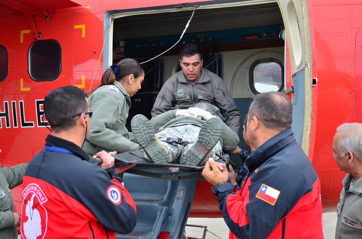 Ejercito_Chile's tweet image. Con el objetivo de preparar al personal que integrará la Estación Polar Científica Conjunta Glaciar Unión 2025, personal del #EjércitoDeChile participó en un #Entrenamiento interinstitucional junto a la Armada, FACH, INACH y DGAC, fortaleciendo conocimientos en seguridad,…