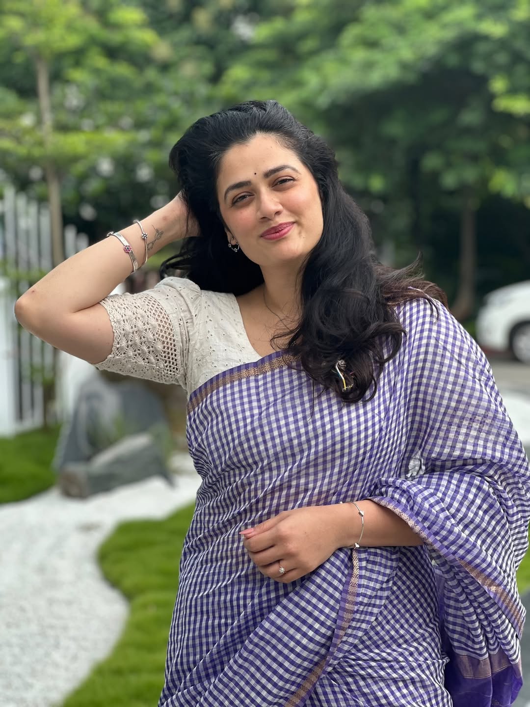 Who is Girija Oak | Trending on Social Media Aunty - iiQ8 Actress