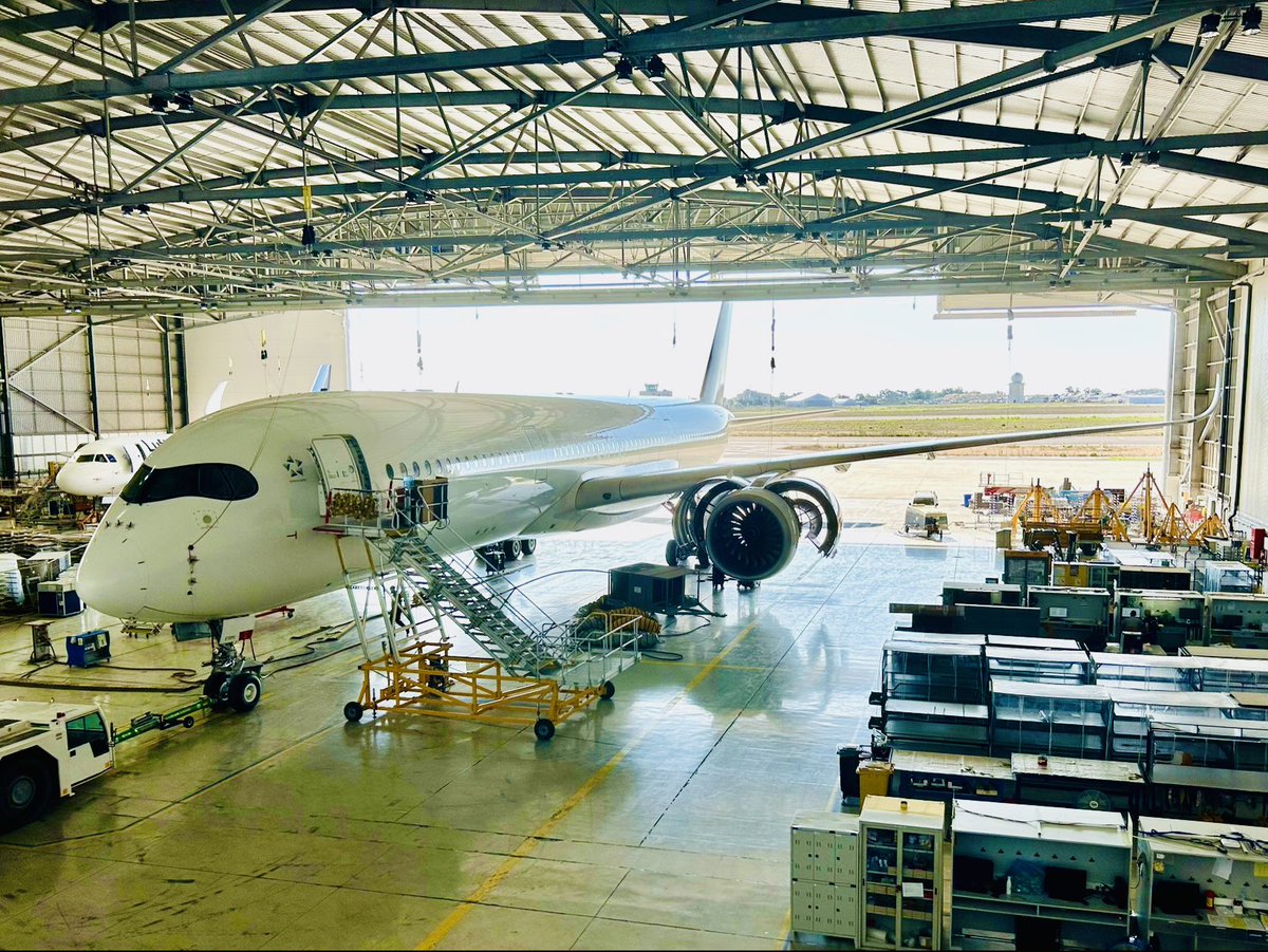 In my weekly column in the Vienna-based newspaper Kurier I have been asked, Why do so many commercial aircraft have white as their main color?

#hofmannaviation #luftfahrtexperte <a href="/KURIERat/">KURIER</a> <a href="/Airbus/">Airbus</a> <a href="/Boeing/">The Boeing Company</a>