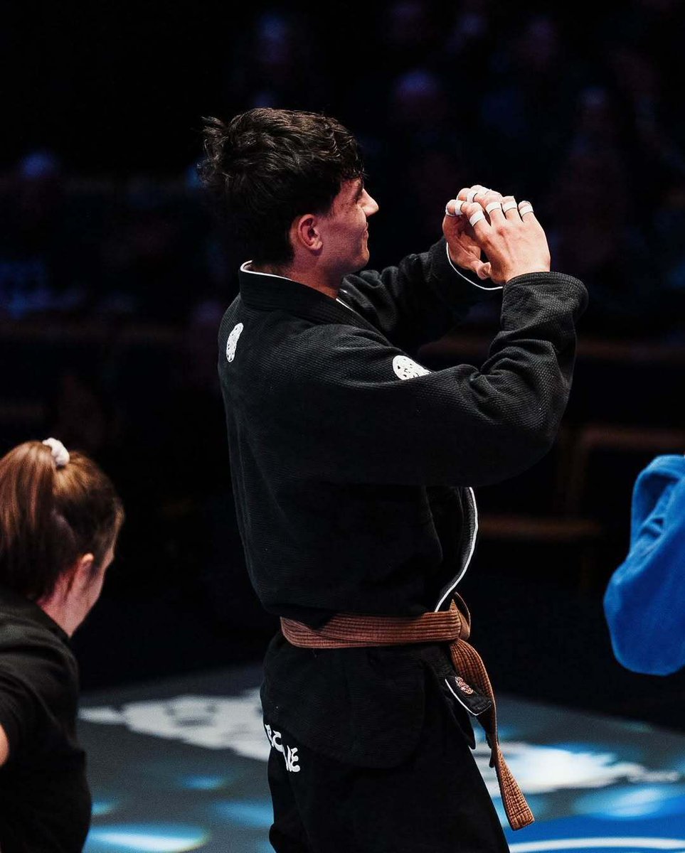 SCRAMBLEJP's tweet image. 🥋💥 ついに登場！待望のNEW GI！ 💥🥋
新作「FURINKAZAN 柔術着」
豪華な刺繍ロゴと細部までこだわったデザイン✨

💥 発売日：11月15日 16:00〜 💥 
@harry.falljj