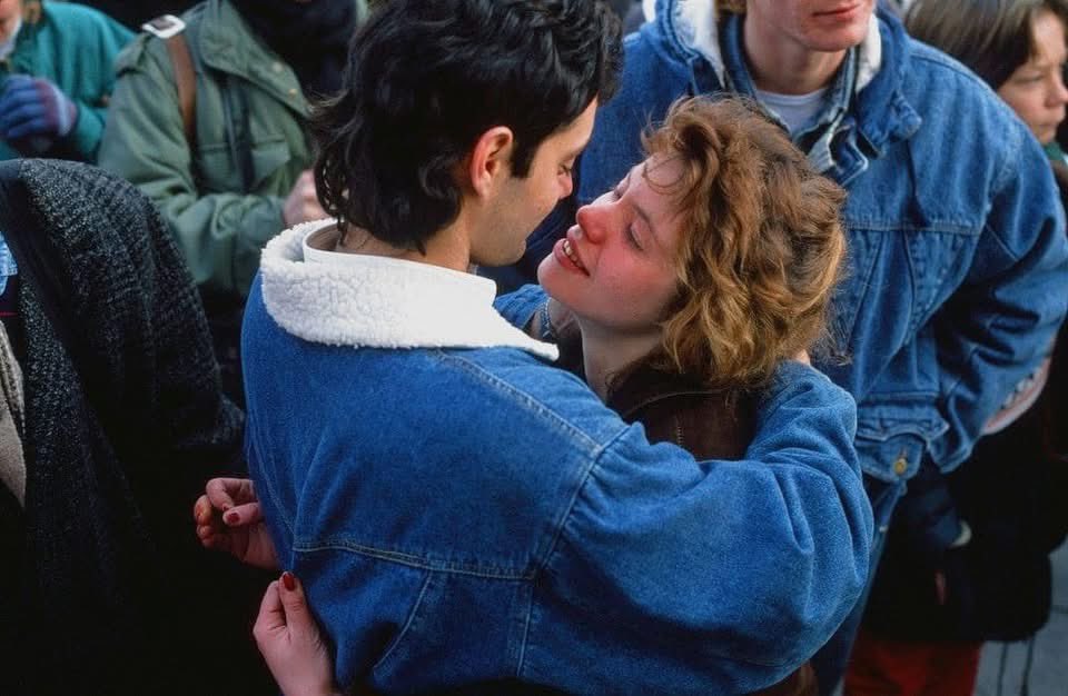 Photojournalist Alexandra Avakian traveled to Berlin based on rumour, and she ended up becoming a witness to history…

smithsonianmag.com/history/amazin…