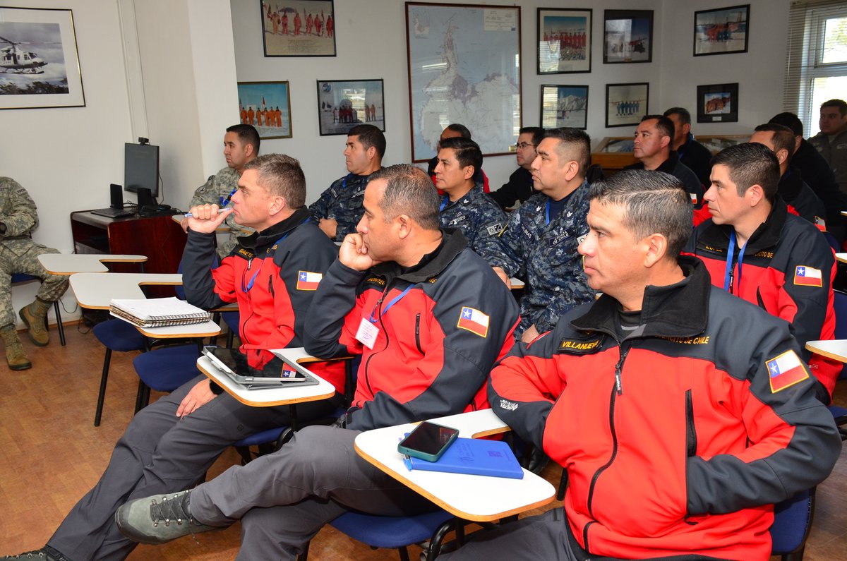 Ejercito_Chile's tweet image. Con el objetivo de preparar al personal que integrará la Estación Polar Científica Conjunta Glaciar Unión 2025, personal del #EjércitoDeChile participó en un #Entrenamiento interinstitucional junto a la Armada, FACH, INACH y DGAC, fortaleciendo conocimientos en seguridad,…