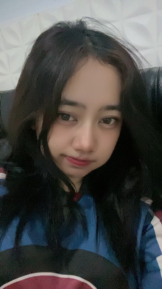 httpies's tweet image. tante2 30yo yang menolak tua 😣