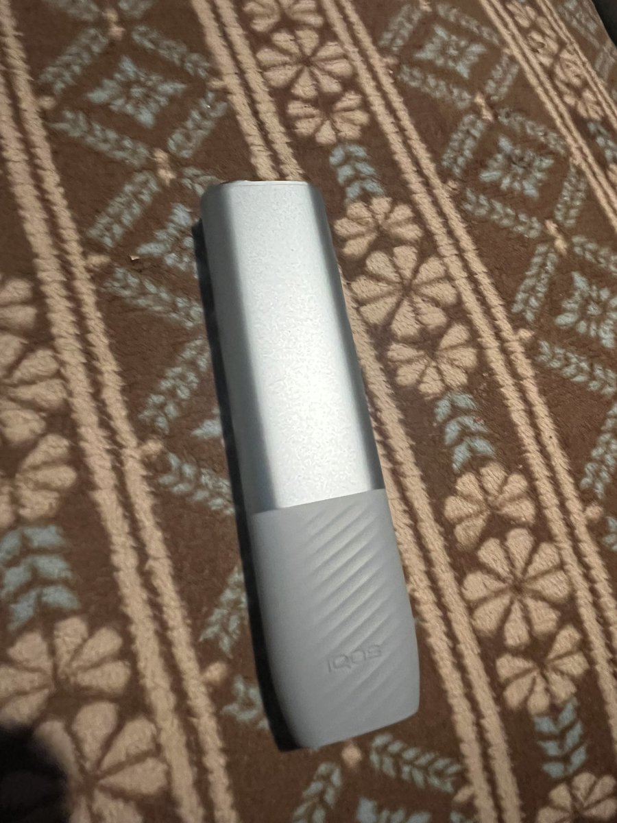 xssm1's tweet image. 今まで加熱式タバコはプルームテックやグローを本体が安いこともあって、幾つか買って試してみたけど、どれも噎せて吸えたもんじゃなく😵‍💫放置してたんだけど、昨日 #iQOS の新型お試しをやってたので試してみたら、あれ❓
これ噎せないじゃん😮
キャンペーン価格で2980円だっので買ってしまった。