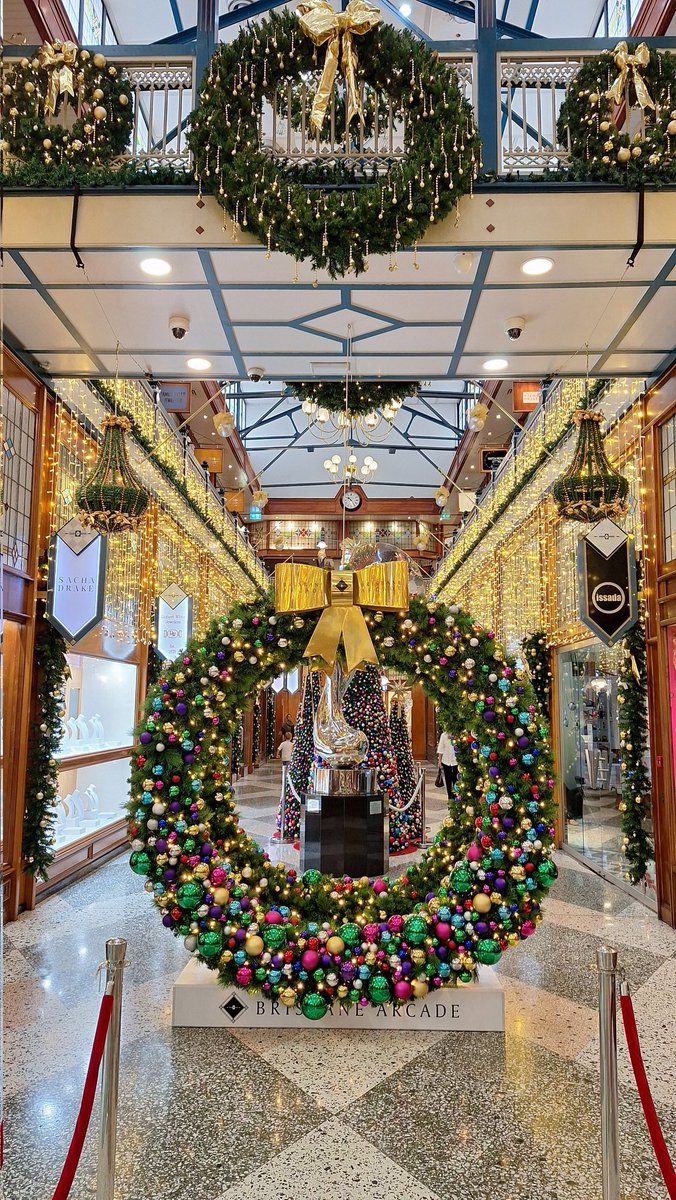 Amazing_Bill_'s tweet image. In Australia è già Natale (ci sono 25 gradi)
Galleria di negozi in stile Vittoriano ⬇️
#brisbane 🇦🇺