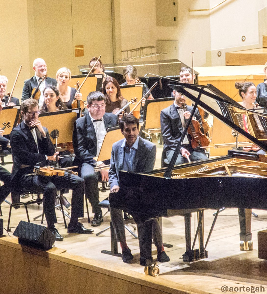 Tras el descanso del concierto de <a href="/ocnesp/">Orquesta y Coro Nacionales de España</a> , ahora en <a href="/radioclasica/">Radio Clásica</a> , Juan Floristán interpretará 'Rhapsody in blue', de Gershwin, con mucho swing y salero de sobra.
rtve.es/play/audios/pr… a través de <a href="/rtve/">RTVE</a> 
Para los más curiosos, esta entrevista en <a href="/20m/">20minutos.es</a> :
iplogger.com/2M0NF3