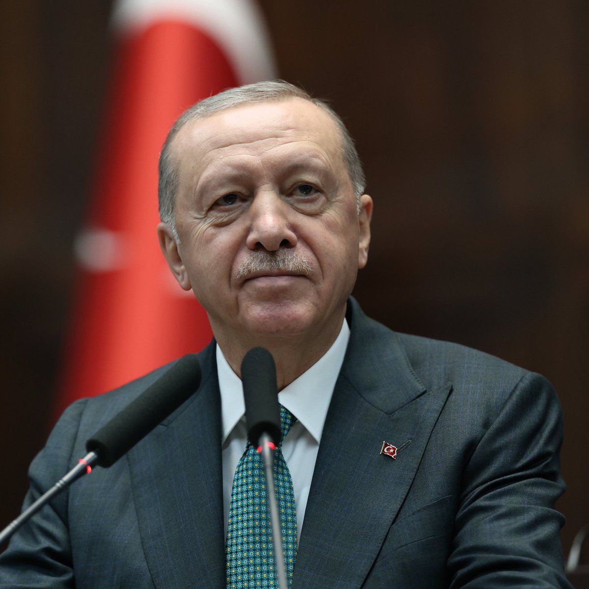 Cumhurbaşkanı Erdoğan: "Şu anda nüfus artış hızı 1,7. Bu bir intihardır. 

Boşuna en az 3 çocuk demiyoruz. Neden 4 olmasın, 5 olmasın?"