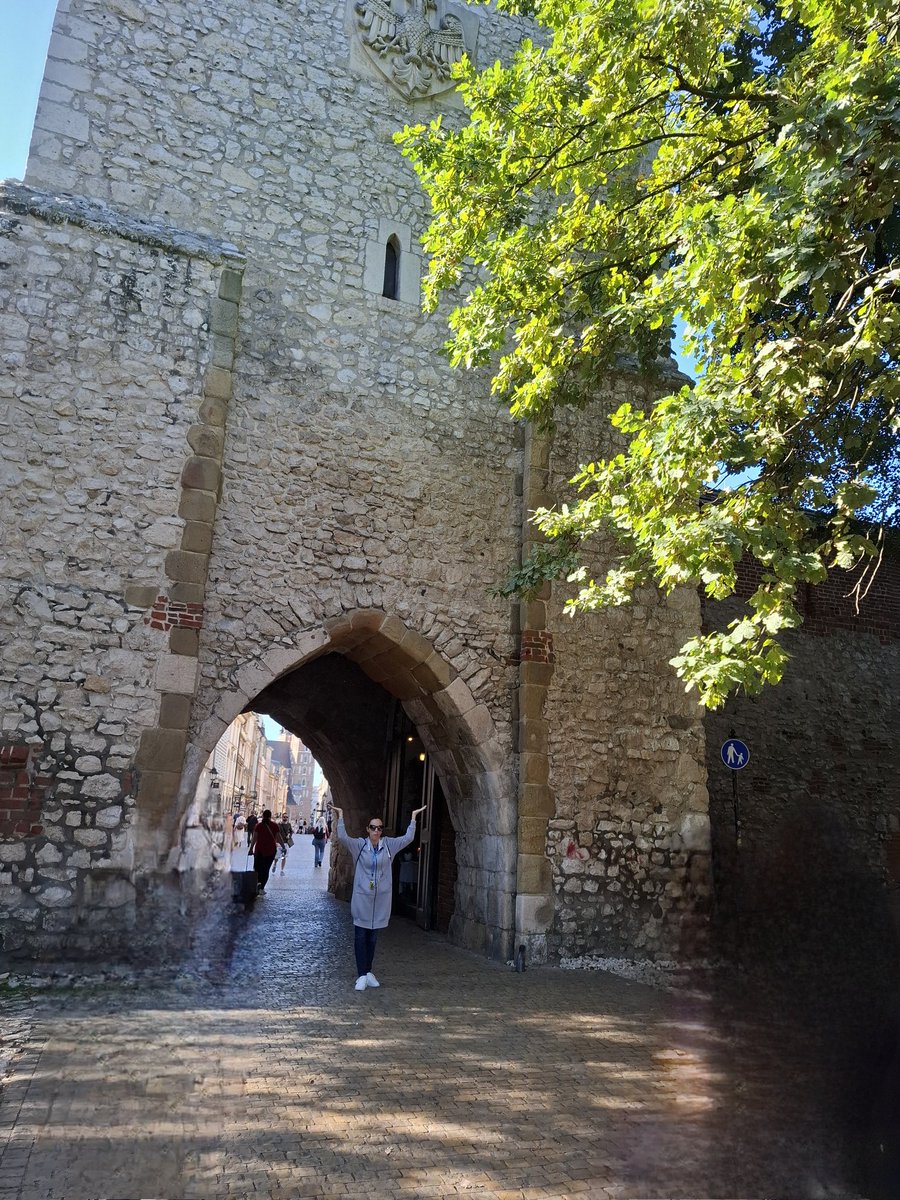 arinnaval's tweet image. Life outside twt