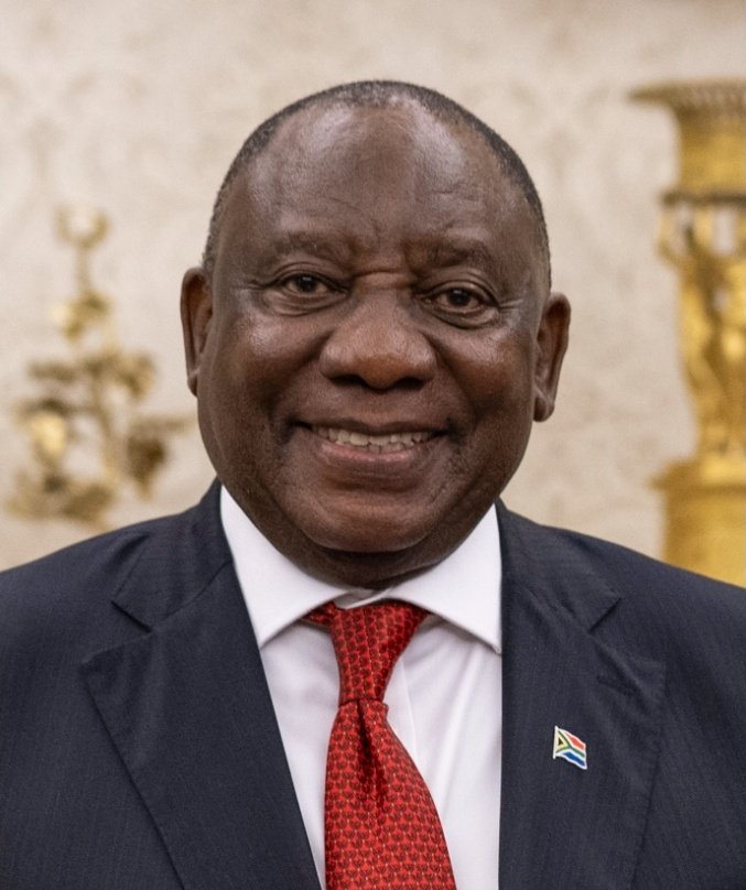MissLELOMK1's tweet image. President Cyril Ramaphosa is trying by all means to make South Africa better, he is working so hard to make change through Economic Recovery and Anti-corruption efforts.

But you won&apos;t see that cause awufundanga, all you know is insulting him and thinking you can do better if you…