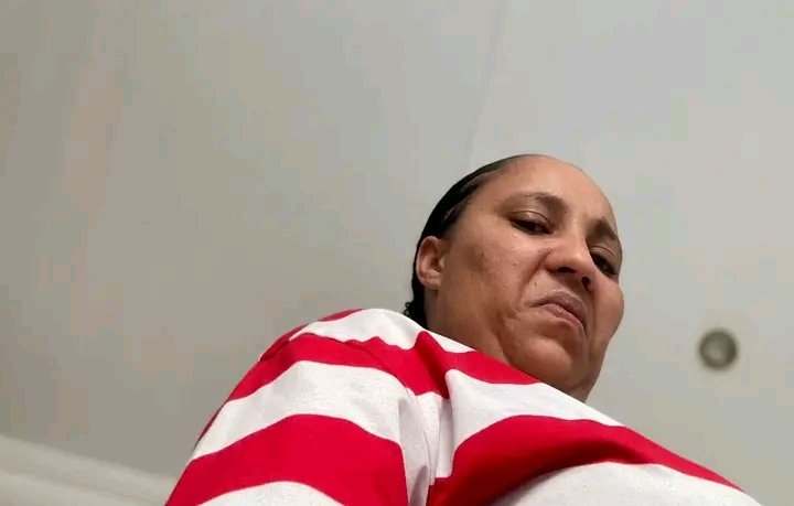 MissLELOMK1's tweet image. President Cyril Ramaphosa is trying by all means to make South Africa better, he is working so hard to make change through Economic Recovery and Anti-corruption efforts.

But you won&apos;t see that cause awufundanga, all you know is insulting him and thinking you can do better if you…