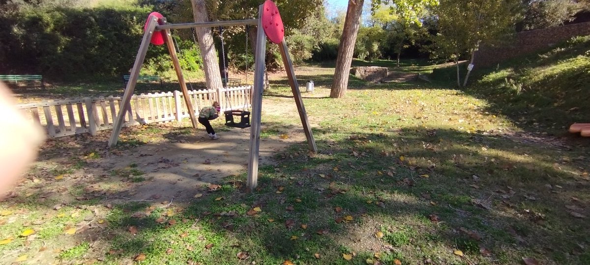 Els espais de joc infantil del carrer Mallorca de Rubí fan una mica de pena. No sé si se’n fa gaire manteniment, però és trist veure zones verdes tan deixades.

<a href="/AjRubi/">Ajuntament de Rubí</a> #RubiCity #CanOriol