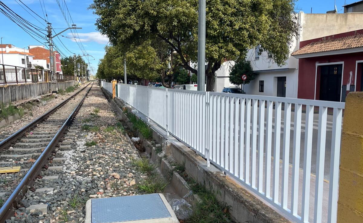 📢 <a href="/GVAfgv/">GVA FGV</a> renova el tancat metàl·lic en l’entorn urbà de l’estació d’Alginet de la Línia 1 de #Metrovalencia 

💶El pressupost s’acosta als 200.000 €

🔜 Els treballs conclouran a la fi de novembre 

✅Longitud de 700 m

🛤️ Es millora l’estètica, es minimitza la possibilitat de