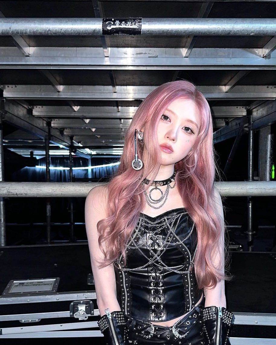 mochi_IVEfall's tweet photo. ステージ裏で見せてくれるこの表情が好きです https://t.co/pjyj5UcWFO