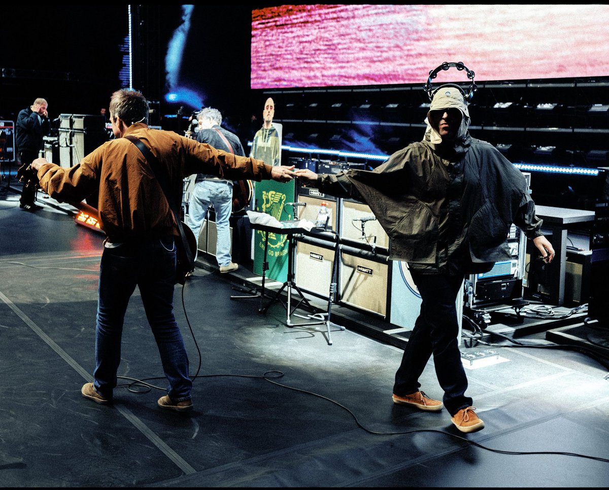 Oasis World Fan Page tweet media