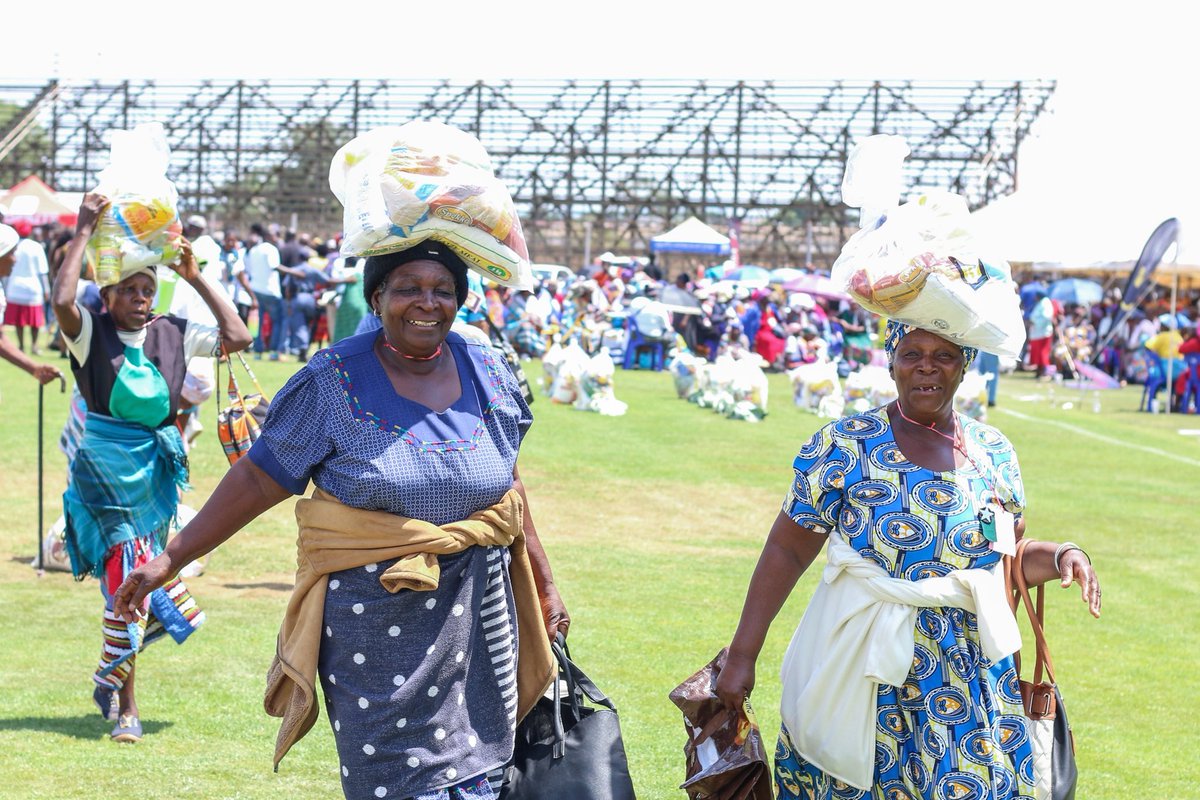 With an average of five family members per household, our food initiative will support 3,000 families, ensuring that over 15,000 people in Venda will not go hungry this Christmas. Together, we’re spreading warmth, nourishment, and hope across our communities. 🎁🍲💚